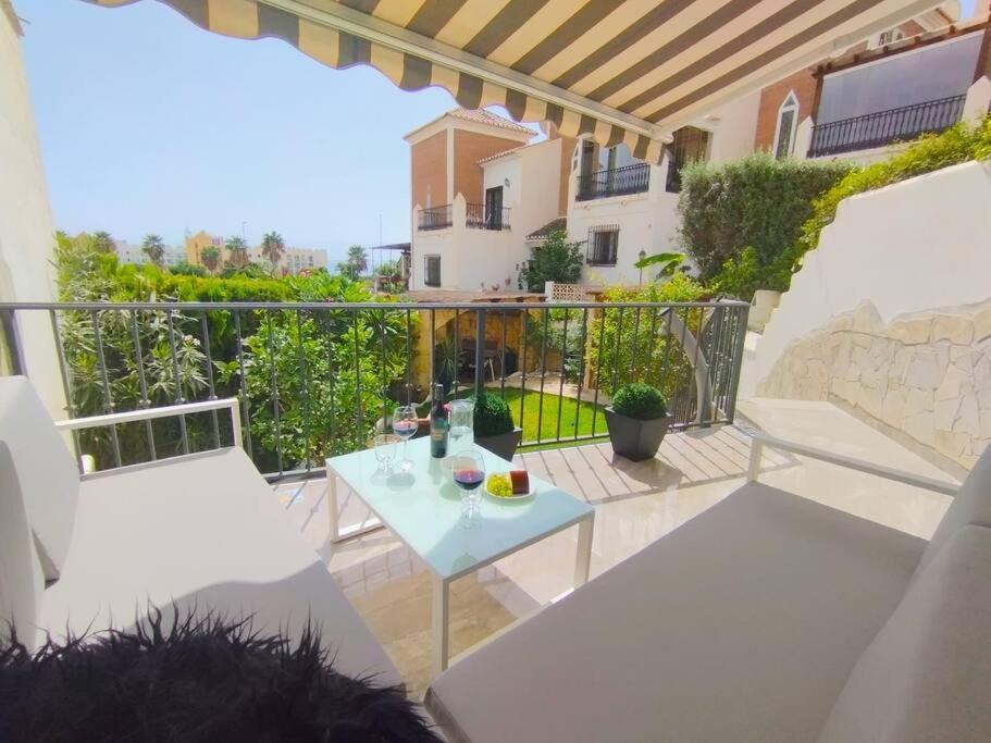 Beautiful 3 Bedroom Townhouse In Urb. Tropicana, Nerja Exterior foto